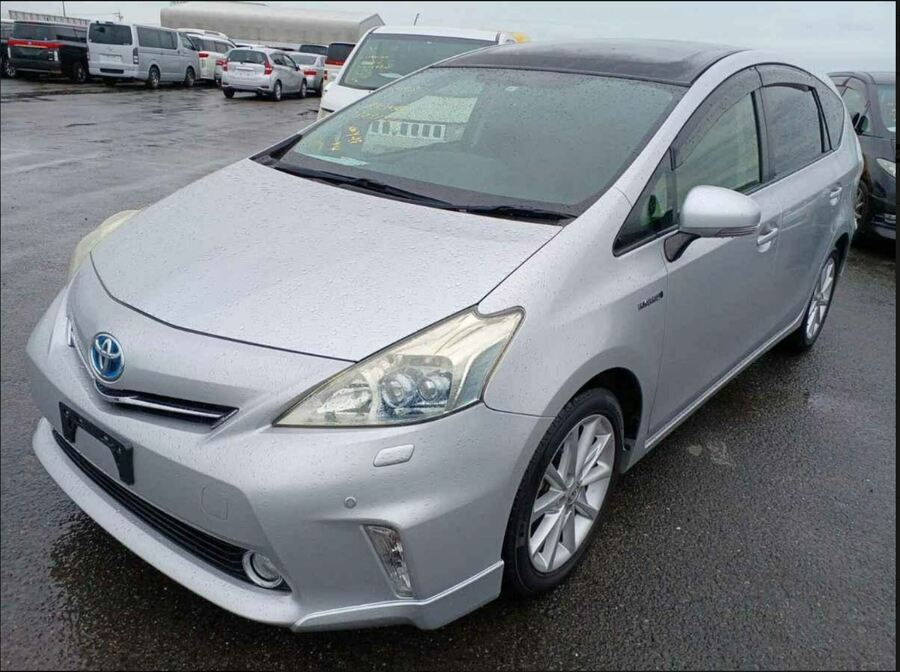 2012 Toyota Prius ALPHA G  7 Seat SKYLIGHT EDITION! done 104k! SOLD